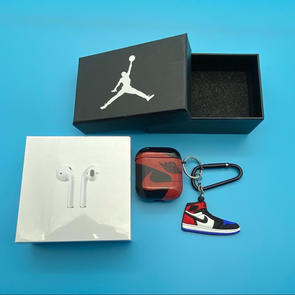 Apple AirPods Gen 2 with Wireless Charging Case